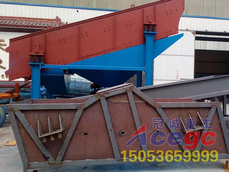 沙金設(shè)備-振動篩生產(chǎn)現(xiàn)場